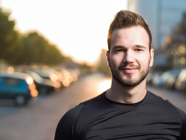 Retrato de corredor masculino en la calle urbana — Foto de Stock