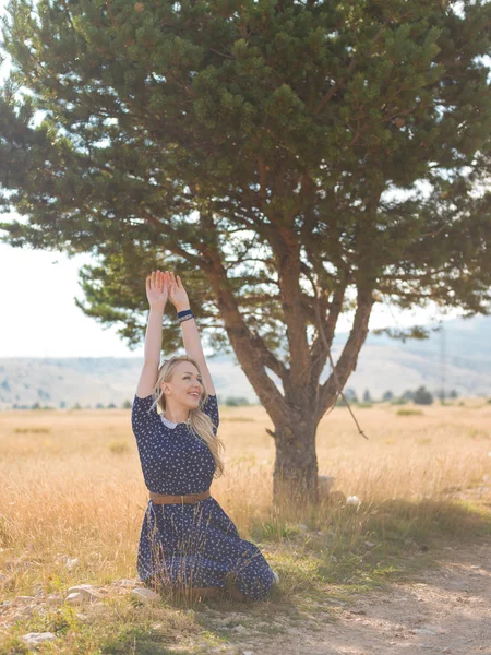 Joyful woman in summer field — Stock Photo, Image