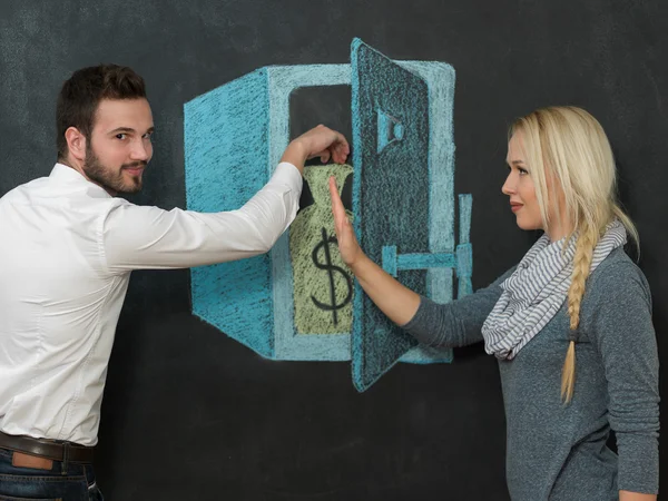 Concepto de hipoteca y crédito. Pareja adulta planeando su futuro — Foto de Stock