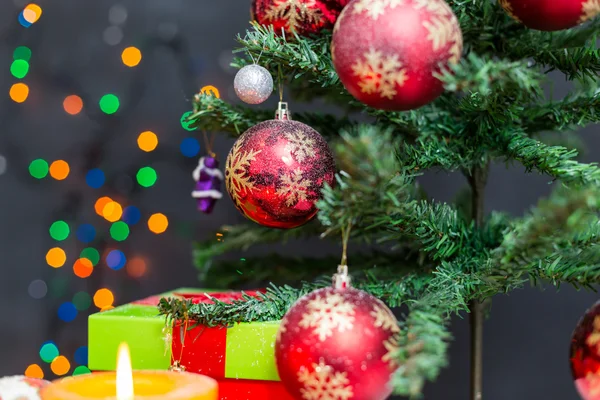 Decorado árvore de Natal e presentes de Natal — Fotografia de Stock