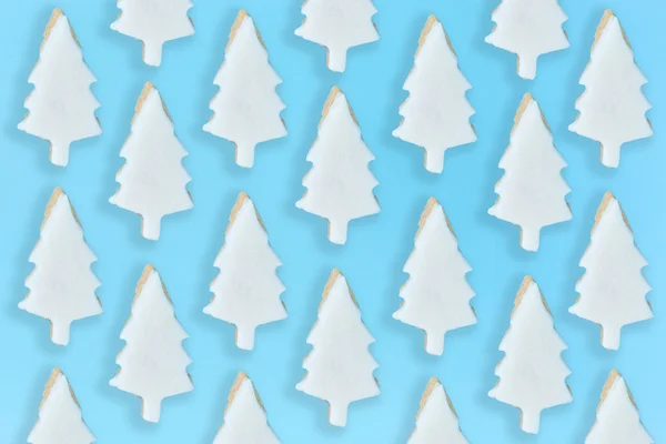 Galletas de Navidad caseras en la mesa de color — Foto de Stock