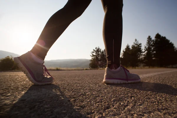 Young woman stretching before running in the early evening, inst — Stock Photo, Image