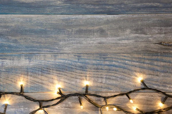 Fundo de Natal. madeira pranchada com luzes e spa texto livre — Fotografia de Stock