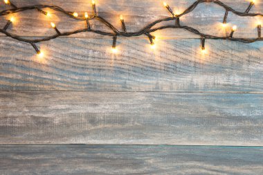 Noel açık renkli harflerle