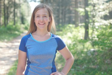 Koşu bir genç kadının portresi