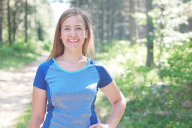 Koşu bir genç kadının portresi