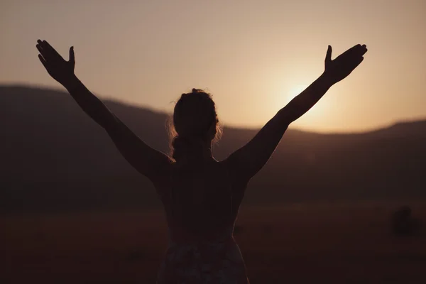 Girl enjoying the freedom. instagram tone, retro tone — Stock Photo, Image