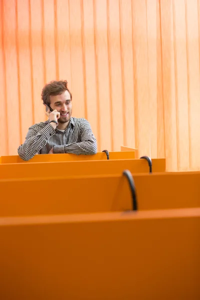 Affärsman nätverk i office — Stockfoto