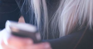 Ona telefon, teknoloji kadın yazarak kadın