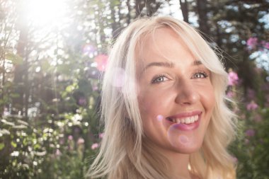 muhteşem güzel bir genç kadının portresi