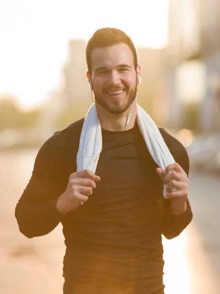 Man stretching outdoors in city before jogging — Stock Photo, Image