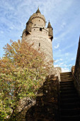 Der Adolfsturm überlebt als Teil der größeren Burg Friedberg. Der Turm wird Butterfassturm genannt Friedberg in der Wetterau, Hessen, Deutschland 