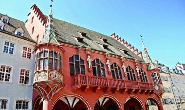 Tarihsel Tüccarlar Salonu (Almanca: Historisches Kaufhaus) Freiburg im Breisgau 'daki en seçkin binalardan biridir. Minster Meydanı 'nın güney tarafında yer almaktadır.. 