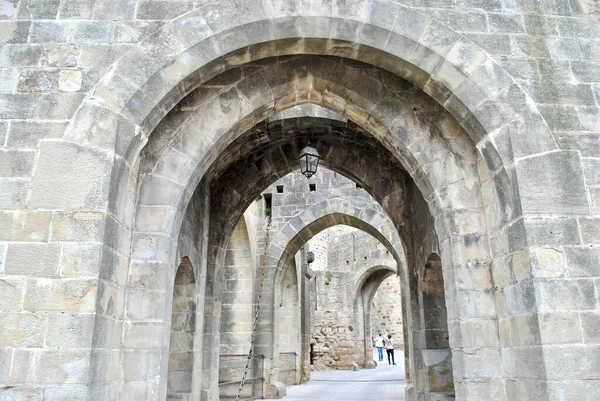 Une Série Passages Pierre Voûtés Carcassonne Une Ville Fortifiée Française — Photo