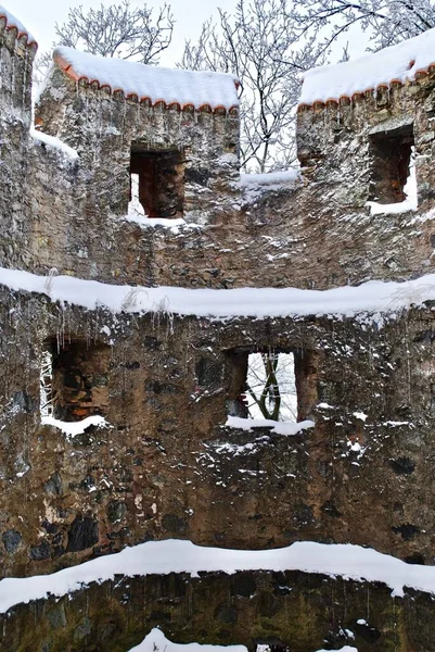 Frosty Winter Scene Castle Burg Frankenstein Hilltop Castle Overlooking City — Stock Photo, Image