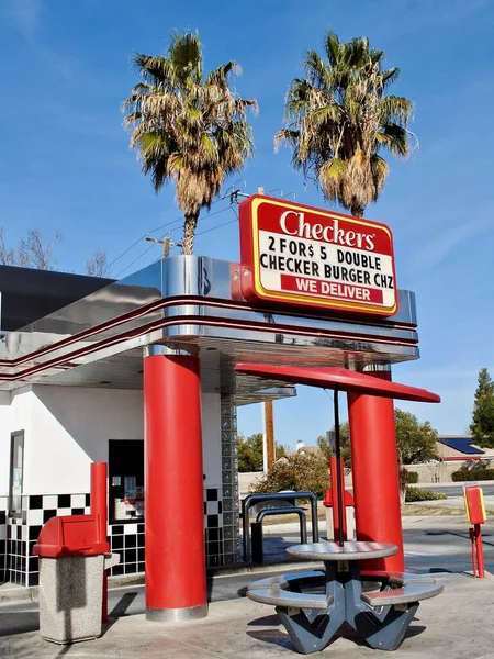 Checkers Drive-In Restoranları, A.B.D. 'deki en büyük açık hava lokanta zincirlerinden biridir. Şirket Checkers ve Rally 'nin restoranlarını işletiyor.. 