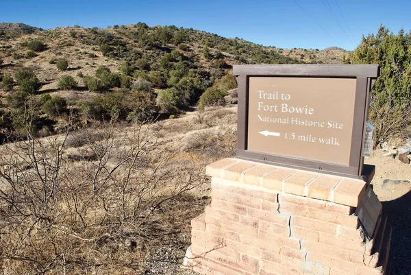 Sign Parking Area Directs Visitors Fort Bowie National Historical Site — Stock Photo, Image