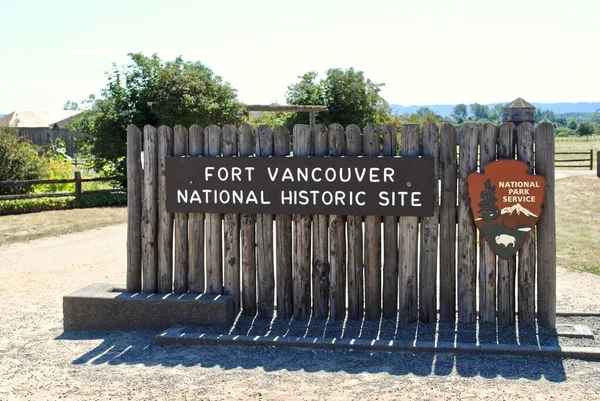 バンクーバー砦国定歴史史跡はワシントン州とオレゴン州にあるアメリカ合衆国国定歴史史跡である 国立公園局及び森林局 — ストック写真