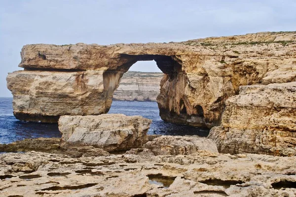 Gök Pencere (ayrıca Dwejra Penceresi olarak da bilinir), Malta 'nın Gozo adasında 28 metre yüksekliğinde bir doğal kemerdir. Kireçtaşı özelliği, Dwejra Körfezi 'ndeydi. 8 Mart 2017 'de çöktü..