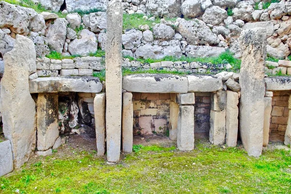 템플스 Ggantija Temples 몰타의 신석기 시대의 건물이다 신전들은 5500 이상되었으며 — 스톡 사진