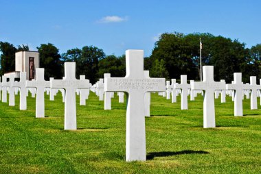 Here rests in honored glory a comrade in arms known only to God. Crosses mark the graves of American military of World War II at the Luxembourg American Military Cemetery. Gravestone of unknown soldier. 