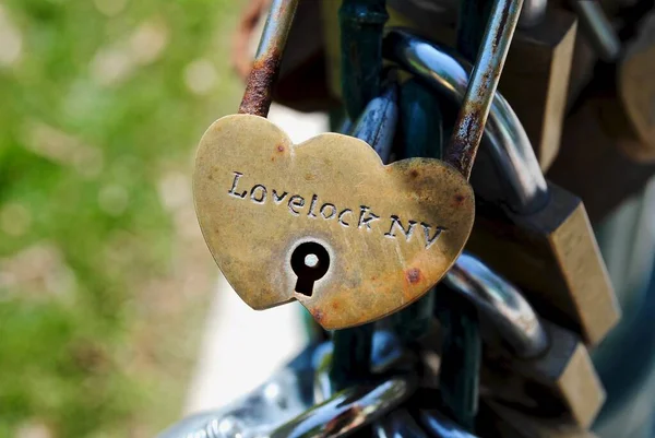 Lovelock Nevada Usa Lovers Lock Plaza Det Skuggade Området Baksidan — Stockfoto