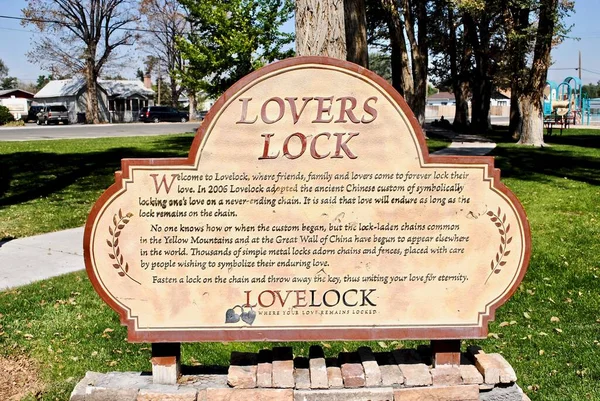 Lovelock Nevada Usa Lovers Lock Plaza Shaded Area Back Court — Stock Photo, Image