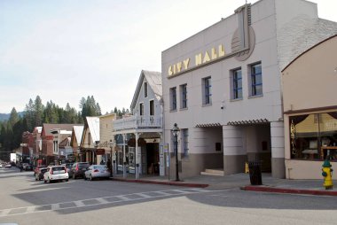 Nevada City, California: Nevada City is a California Gold Rush era town in Northern California. Broad St. City Hall with Art Deco facade attributable to Works Progress Administration projects.