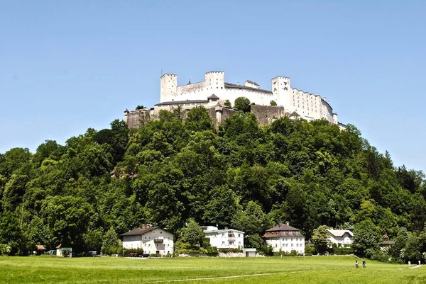 Festung Hohensalzburg Буквально Висока Зальцбурзька Фортеця Знаходиться Вершині Фестунгсберга Невеликого — стокове фото