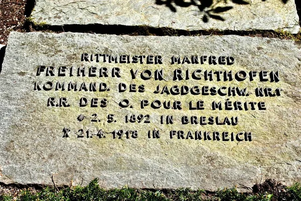 Висбаден Германия Могила Манфреда Альбрехта Фон Рихтгофена Известного Красный Барон — стоковое фото