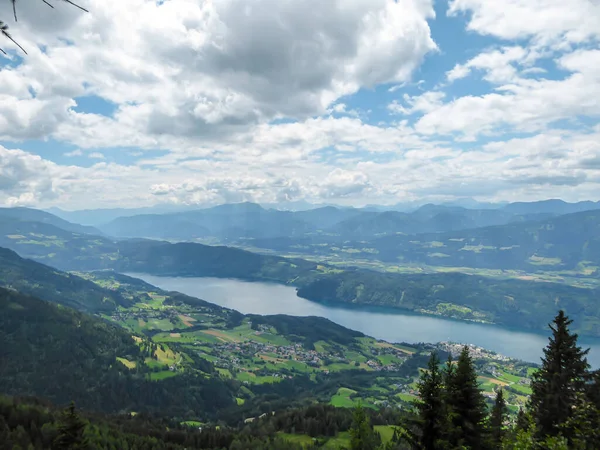 Una Vista Panorámica Del Lago Millstaettersee Desde Pasto Alpino Austria — Foto de Stock