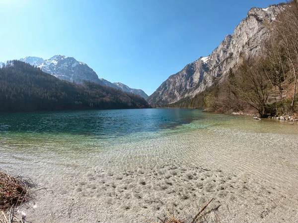 Vista Idílica Del Lago Leopoldsteiner Austria Lago Está Rodeado Altos — Foto de Stock