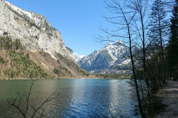 Lago Leopoldsteiner Austria Lago Está Rodeado Altos Alpes Agua Poco — Foto de Stock