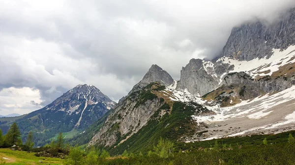 Een Panoramisch Uitzicht Bergtoppen Oostenrijk Vanaf Marstein Pisten Zijn Nog — Stockfoto