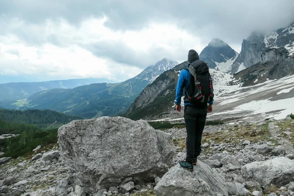 Batohem Korále Pěší Turistiky Vysokých Alpách Oblasti Dachstein Rakousko Přechází — Stock fotografie