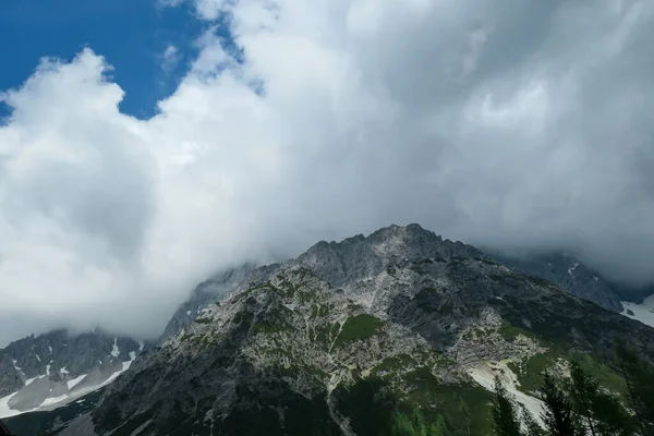 Widok Bliska Szczyt Alpejski Austrii Marsteinu Stoki Nadal Częściowo Pokryte — Zdjęcie stockowe