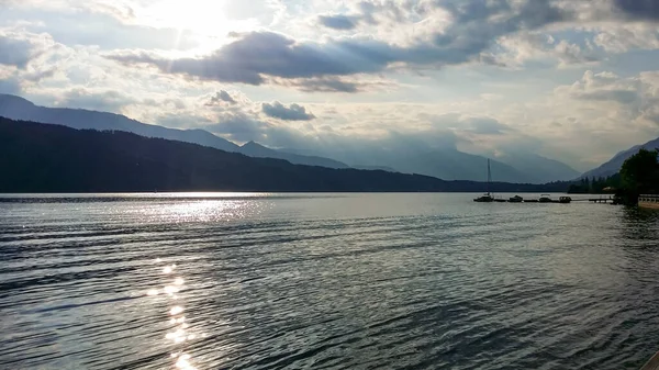 Una Vista Panoramica Sul Lago Millstaettersee Dalla Sua Riva Lago — Foto Stock