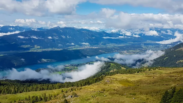 Una Vista Panorámica Del Millstaettersee Desde Granattor Los Alpes Austríacos — Foto de Stock