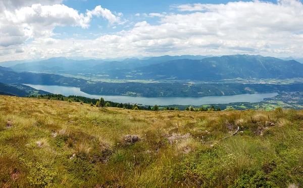 Una Vista Panorámica Del Lago Millstaettersee Desde Granattor Los Alpes — Foto de Stock