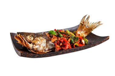 çanak ile sebze kızarmış balık