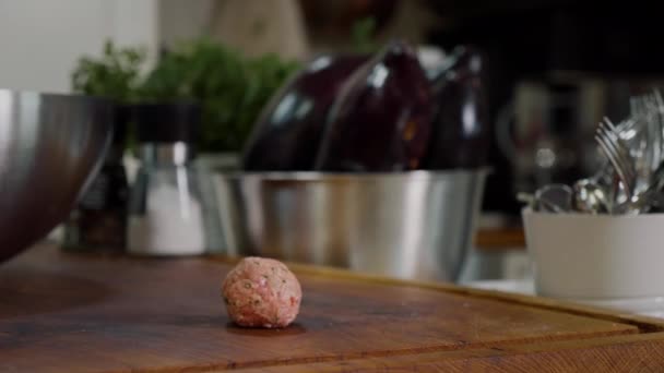 Kocken Gör Köttbullar Närbild Kött Matlagning Smak Aptitretande — Stockvideo