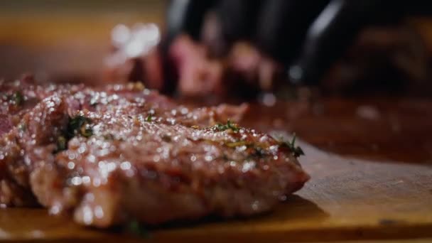 Chef Cutting Medium Cooked Beef Looks Very Tasty Close Slow — Stock Video