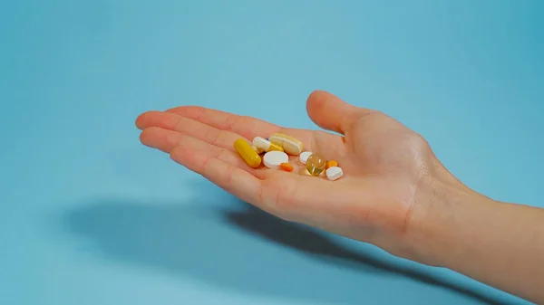 Hand Houden Van Verschillende Pillen Overdosis Misbruik Concept Geneeskunde Drugs — Stockfoto