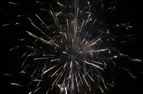 Bir dağ restoranda düğününde havai fişek.