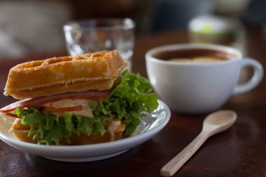 Waffle, pastırma doldurma