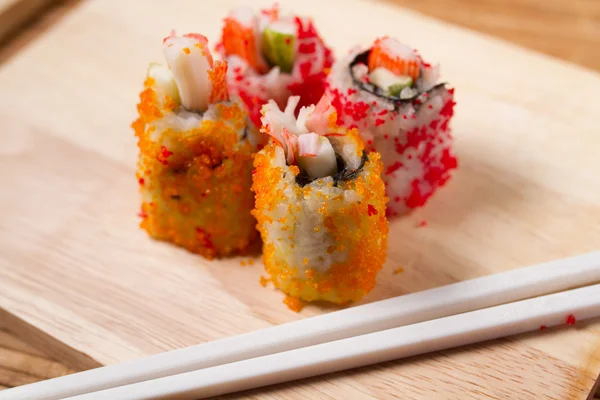 Ripieni di sushi di uova di granchio — Foto Stock