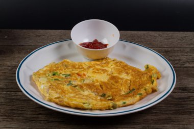 Sıcak domuz omlet