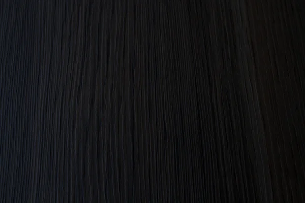 Satırları ahşap masa