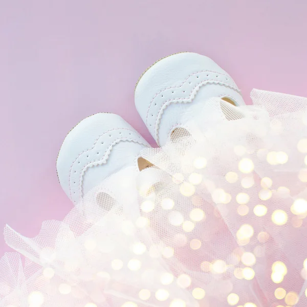 Babyschuhe. Glücklicher Moment — Stockfoto