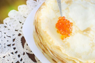 Kırmızı havyarlı gözleme.